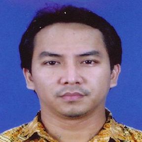 Assoc. Prof. Dr. Arnold Puyok